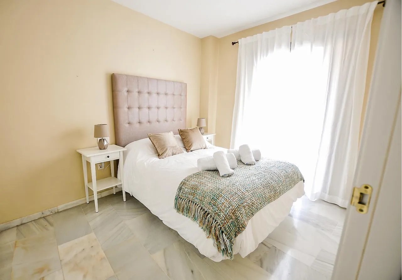 RENTHAS Plaza Flores Apartment Málaga